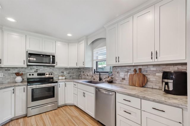 9727 Forest Hollow Drive, Baytown, TX 77521