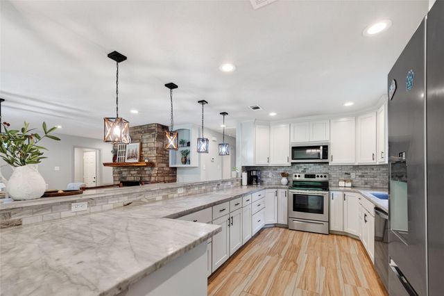 9727 Forest Hollow Drive, Baytown, TX 77521