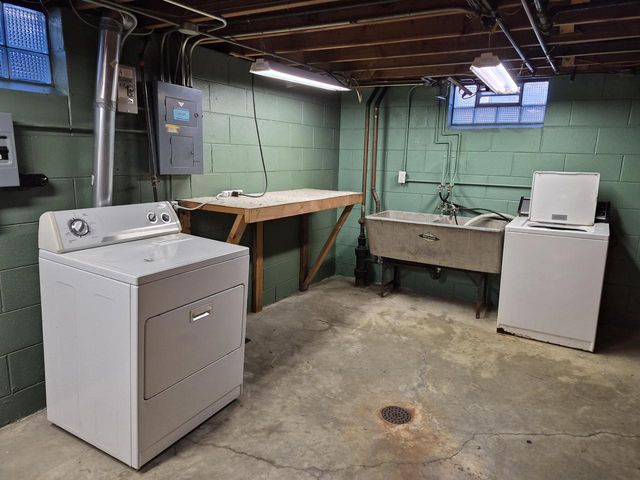 2240 W Leroy AVENUE, Milwaukee, WI 53221