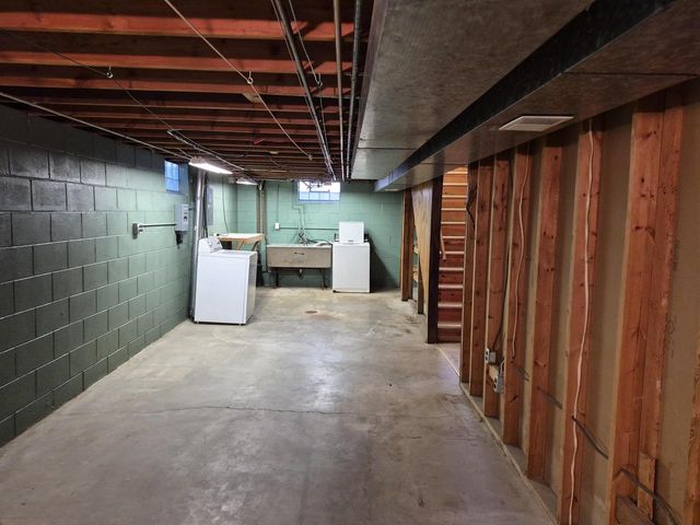 2240 W Leroy AVENUE, Milwaukee, WI 53221