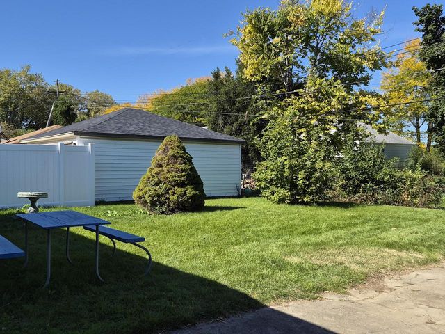 2240 W Leroy AVENUE, Milwaukee, WI 53221