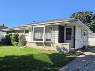 2240 W Leroy AVENUE, Milwaukee, WI 53221