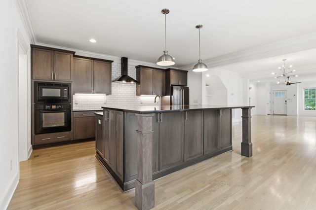 1433 14th Ave, S, Nashville, TN 37212