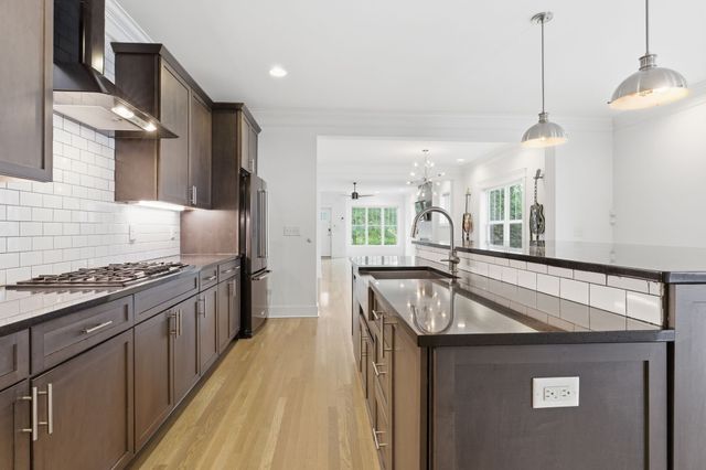 1433 14th Ave, S, Nashville, TN 37212