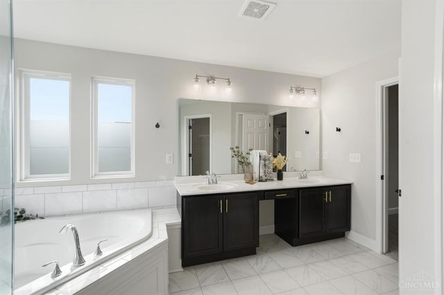 4354 Highland Green Drive, Mason, OH 45040