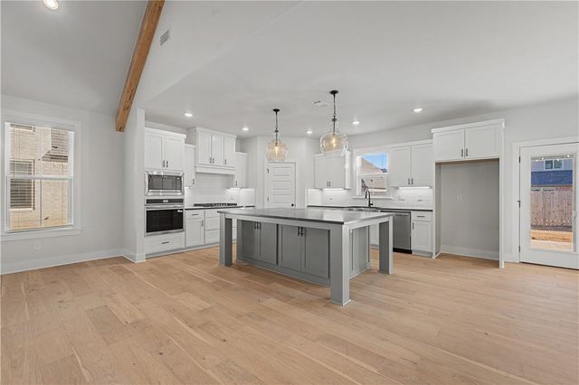 1120 Canyon Maple Street, Centerton, AR 72719