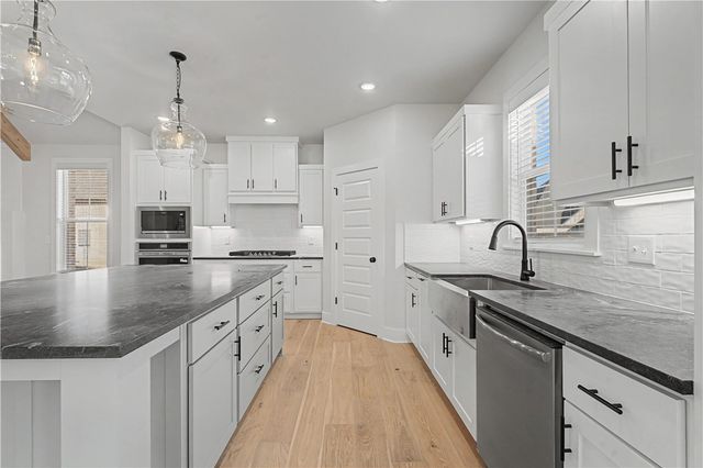 1120 Canyon Maple Street, Centerton, AR 72719