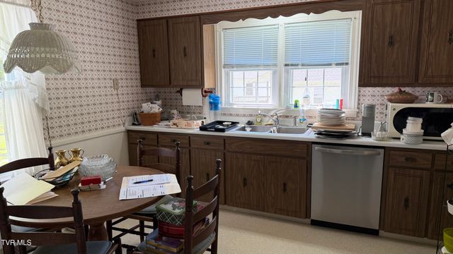 1420 East Cedar Street, Bristol, TN 37620