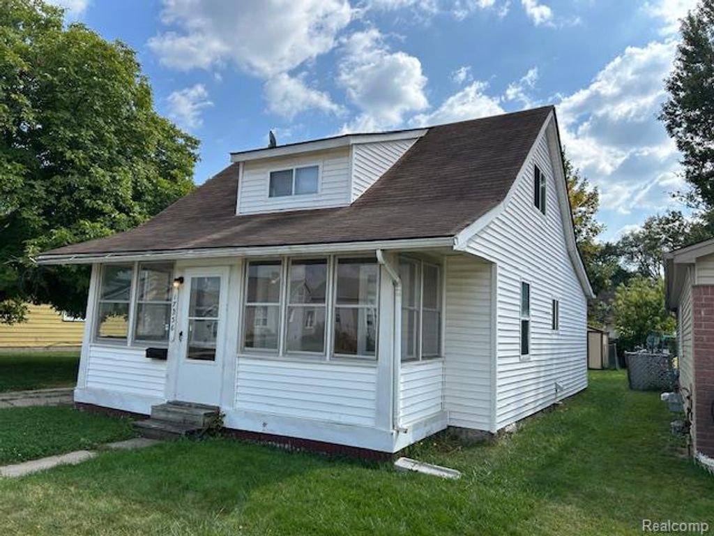 17336 Lowell Street, Roseville, MI 48066