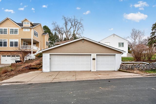 3224 Lake Lane, Arden Hills, MN 55112