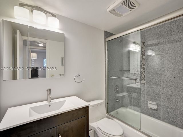 8962 S Hollybrook Blvd 303, Pembroke Pines, FL 33025