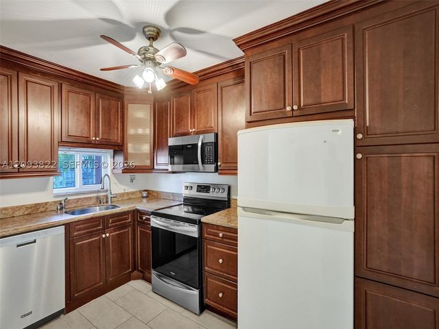8962 S Hollybrook Blvd 303, Pembroke Pines, FL 33025