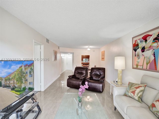 8962 S Hollybrook Blvd 303, Pembroke Pines, FL 33025