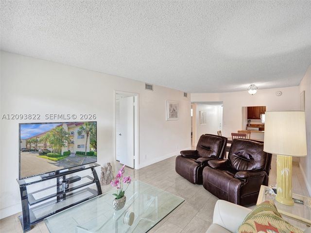 8962 S Hollybrook Blvd 303, Pembroke Pines, FL 33025