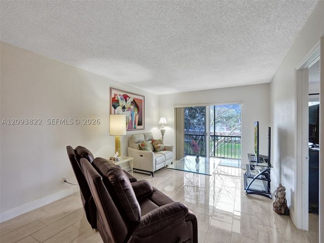 8962 S Hollybrook Blvd 303, Pembroke Pines, FL 33025