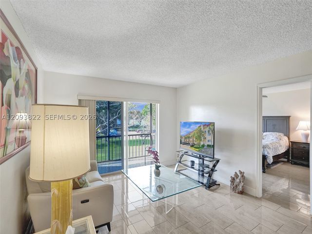 8962 S Hollybrook Blvd 303, Pembroke Pines, FL 33025