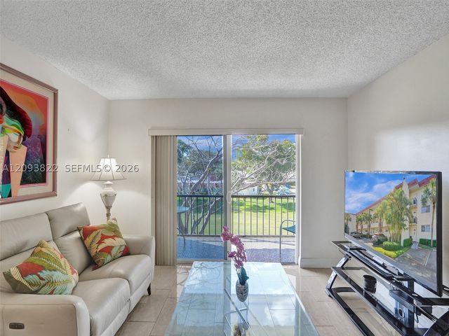 8962 S Hollybrook Blvd 303, Pembroke Pines, FL 33025