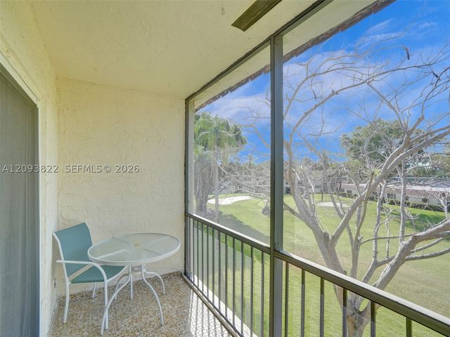 8962 S Hollybrook Blvd 303, Pembroke Pines, FL 33025
