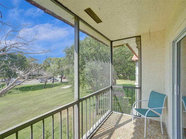 8962 S Hollybrook Blvd 303, Pembroke Pines, FL 33025