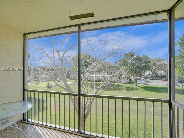 8962 S Hollybrook Blvd 303, Pembroke Pines, FL 33025