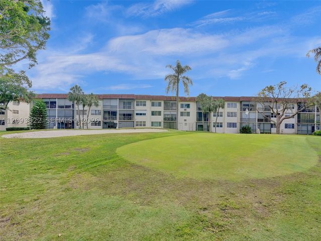8962 S Hollybrook Blvd 303, Pembroke Pines, FL 33025