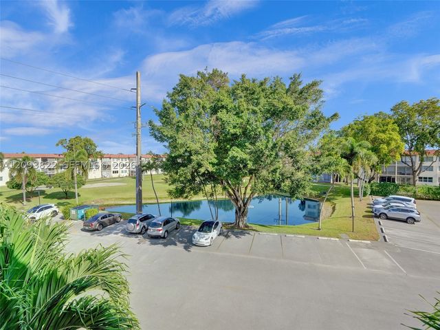 8962 S Hollybrook Blvd 303, Pembroke Pines, FL 33025