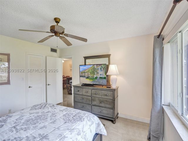 8962 S Hollybrook Blvd 303, Pembroke Pines, FL 33025