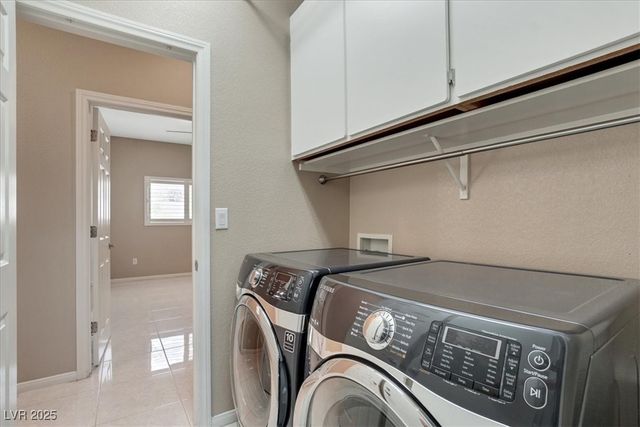 319 Fox Lake Avenue, Las Vegas, NV 89148