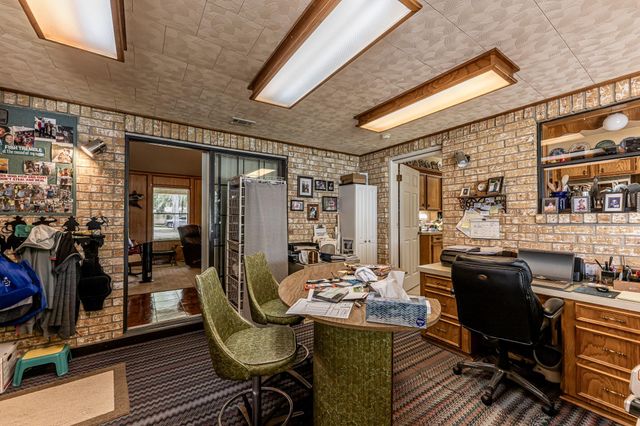 46 Point Loop, Huntsville, TX 77320