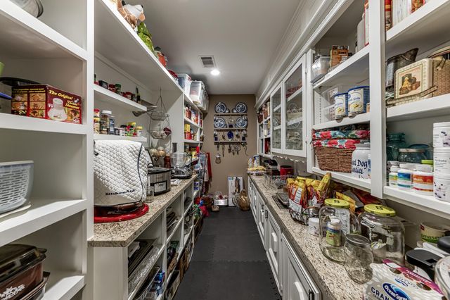 46 Point Loop, Huntsville, TX 77320