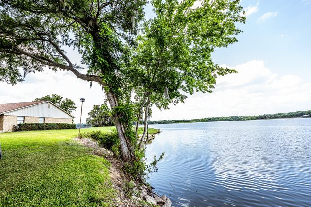 46 Point Loop, Huntsville, TX 77320