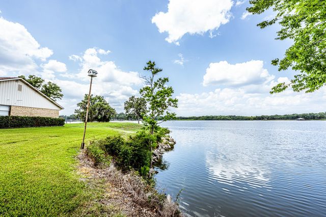 46 Point Loop, Huntsville, TX 77320