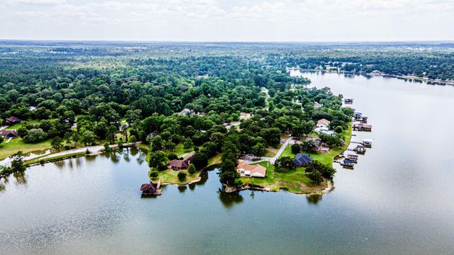 46 Point Loop, Huntsville, TX 77320