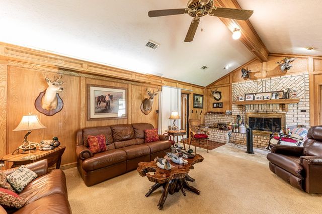 46 Point Loop, Huntsville, TX 77320