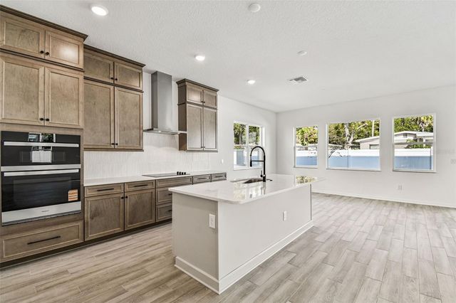 3111 W NASSAU STREET, Tampa, FL 33607