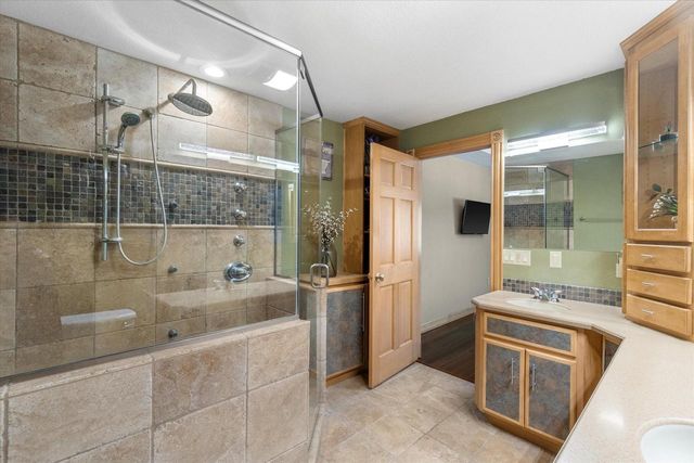 2540 S 95th STREET, West Allis, WI 53227