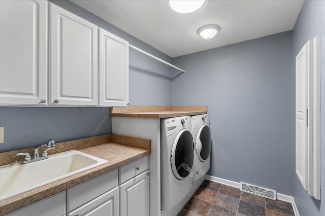2540 S 95th STREET, West Allis, WI 53227