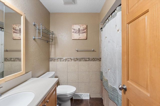 2540 S 95th STREET, West Allis, WI 53227