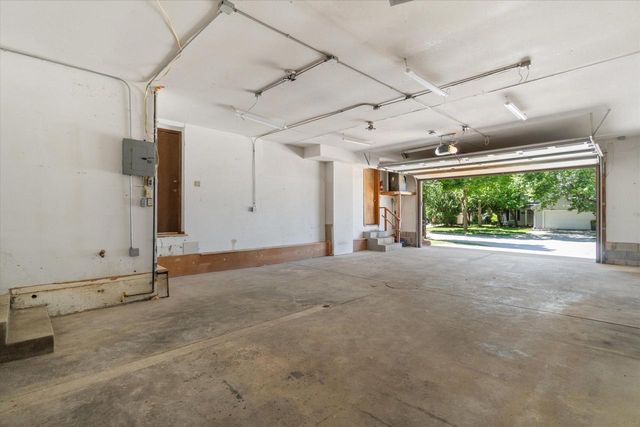 2540 S 95th STREET, West Allis, WI 53227