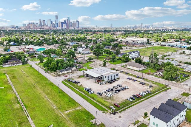 3201 Maury, Houston, TX 77009