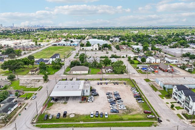 3201 Maury, Houston, TX 77009