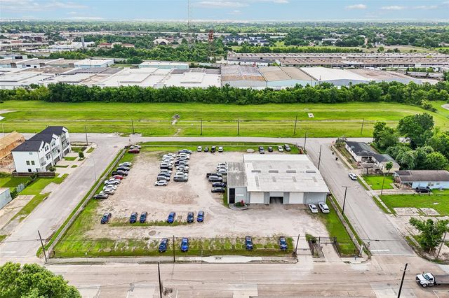 3201 Maury, Houston, TX 77009