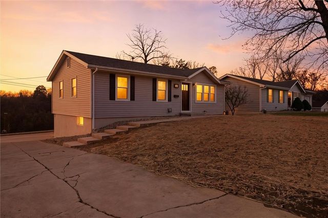 332 Woods Avenue, Excelsior Springs, MO 64024