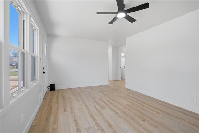 332 Woods Avenue, Excelsior Springs, MO 64024