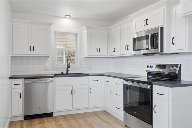 332 Woods Avenue, Excelsior Springs, MO 64024