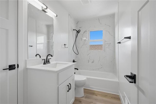 332 Woods Avenue, Excelsior Springs, MO 64024