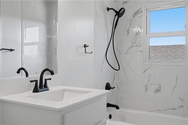 332 Woods Avenue, Excelsior Springs, MO 64024