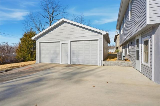 332 Woods Avenue, Excelsior Springs, MO 64024