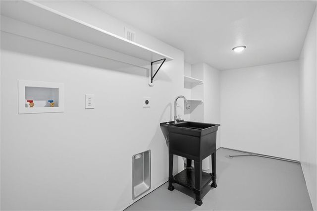 332 Woods Avenue, Excelsior Springs, MO 64024