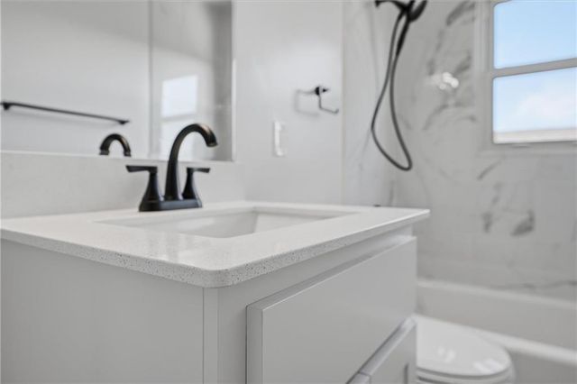 332 Woods Avenue, Excelsior Springs, MO 64024